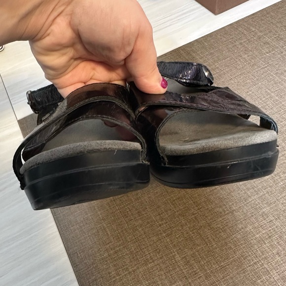 Dansko Sela Clogs 38 US 7.5-8 Patent Leather Strappy Slip On Comfort - Picture 9 of 11